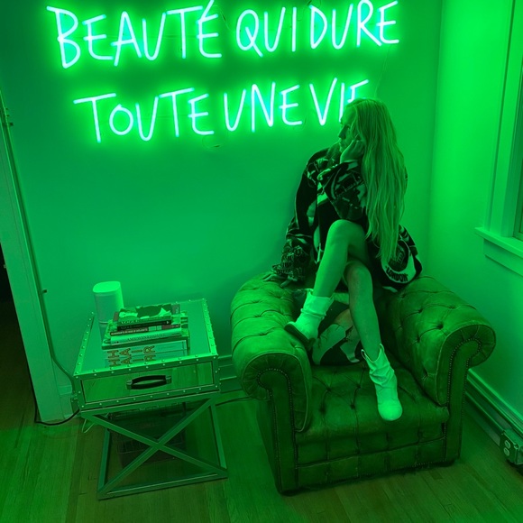 Meet your Posher, Abby - Picture 2 of 11